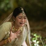 Parsa Evana Instagram - কেউ এখানে, কেউ, কেউ এখানে নেই শুধু একা আমি আর চাঁদটা তাকিয়ে থাকে…….. “সন্ধা ৭ টা “কাজ টার জন্য অনেক ভালোবাসা পাচ্ছি আপনাদের , ধন্যবাদ দর্শক ।কৃতজ্ঞতা 🙏 Directed by Ziaul Hoque Polash Wearing - @anzara.official Jewelry- @zever.byarohye11