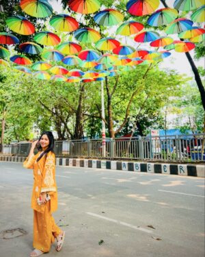 Parsa Evana Instagram - Life is a painting, and you are the artist. ...⛱️