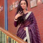 Parul Chauhan Instagram - First of all Thank you so much @gemeriahair for sending this beautiful half wig. While shooting, my first major concern is that my wig should b light because I have to carry it the entire day, I always had long hair and i simply love them, however recently I had to chop it off, so I thought I should try some good wig, and belive me this wig is simply beautiful and amazingly light, my hair didi was like mam Kitna accha wig hai, badhiya se set ho jata hai, bar bar kuch karne ki zaroorat bhi nhi padti, bilkul knots nahi padhte, I am very happy... thank u once again @gemeriahair loving my new look 🥰🥰 Thank u mạni ji for this beautiful gift love u 🥰🥰🥰🥰🥰🥰