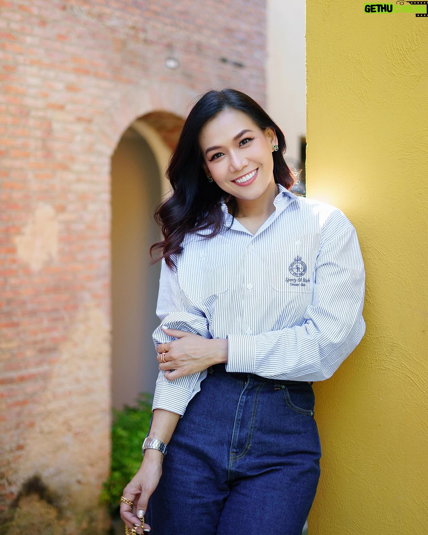 Patcharasri Benjamas Instagram - ไม่จำเป็นต้องใช้ชีวิตให้ถูกใจใคร แค่ใช้ชีวิตให้ถูกหวยสักใบก็พอ