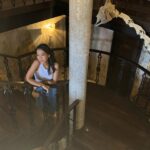 Patcharasri Benjamas Instagram - Hidden gem in Bangkok @baantukdinhotel @din.restaurant.jazzbar ร้านสวยมากกกกกก โรงแรมเก๋มากกกกกก อาหารอร่อยมากก ตอนนี้มีเมนูฉลองคริสมาสต์ด้วย แต่อาหารไทยอร่อยไม่แพ้กัน ตกเย็นค่ำมีแจ๊สให้ฟัง ศุกร์ เสาร์ อาทิตย์ ร้านอยู่แถวถนนดินสอ กลางวันถ่ายรูปดี กลางคืนฟังเพลงดี รู้เรื่อง!! #บ้านตึกดิน #baantukdin #dinrestaurantandjazzbar #shalobaboutiquecoffee