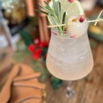 Patcharasri Benjamas Instagram - Hidden gem in Bangkok @baantukdinhotel @din.restaurant.jazzbar ร้านสวยมากกกกกก โรงแรมเก๋มากกกกกก อาหารอร่อยมากก ตอนนี้มีเมนูฉลองคริสมาสต์ด้วย แต่อาหารไทยอร่อยไม่แพ้กัน ตกเย็นค่ำมีแจ๊สให้ฟัง ศุกร์ เสาร์ อาทิตย์ ร้านอยู่แถวถนนดินสอ กลางวันถ่ายรูปดี กลางคืนฟังเพลงดี รู้เรื่อง!! #บ้านตึกดิน #baantukdin #dinrestaurantandjazzbar #shalobaboutiquecoffee