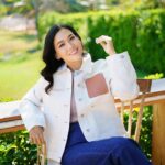 Patcharasri Benjamas Instagram - ปวดหลังอีกแล้ว สงสัยแบกความสวยเยอะไปหน่อย
