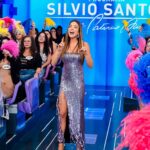 Patrícia Abravanel Instagram - Chegamos pra levar alegria e diversão pra você e sua família!!! #ProgramaSilvioSantos 📸 @gabrielcardosofoto