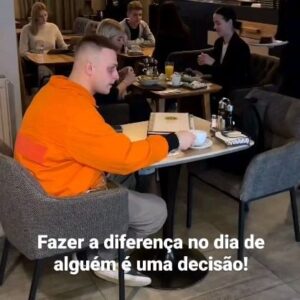 Patrícia Abravanel Instagram - Quantas vezes a decisão de tornar o dia de alguém melhor está na suas mãos e você não toma uma atitude? 📽 @andrejko.epta