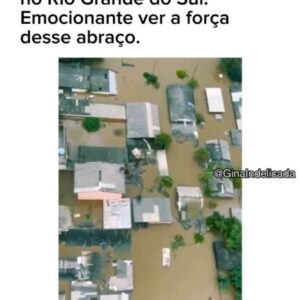 Patrícia Abravanel Instagram - Um vídeo como esse me emociona porque eu fico imaginando o alívio dessa mãe ao ser resgatada com vida, juntamente com seu filho amado.

Quem puder ajudar, doe! 

[DOAÇÕES DE VALORES EM DINHEIRO] 

PIX: enchentes@vakinha.com.br 

CUFA (Central Única das Favelas) 
PIX: doacoes@cufa.org.br 

GRAD (Grupo de Resposta a Animais em Desastres) 
PIX: 54.465.282/0001-21 

GOVERNO DO RS 
PIX: 92.958.800/0001-38 

[DOAÇÕES DE ROUPAS, PRODUTOS DE HIGIENE, ALIMENTOS, RAÇÕES PARA CÃES E GATOS.] 

Em SP e PR: Agências dos Correios em todo o estado. 
Em SP: Terminal 2 (Check-in D) do Aeroporto de Guarulhos. 
Em POA: Depósito da Defesa Civil de Porto Alegre (Rua La Plata, 693). 
Em CANOAS: Centro Acadêmico de Medicina da Ulbra (Av Farroupilha, 8001). 

(📽 CAPA) @/ginaindelicada