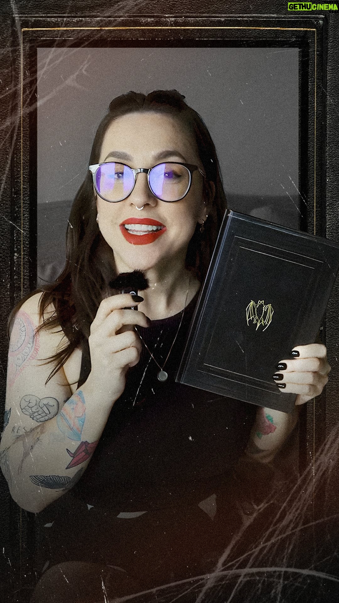 Patrícia dos Reis - 6.7K Likes - Se você já assistiu Drácula de Bram Stoker, dirigido por Francis Ford Coppola, precisa conhecer a origem do vampiro mais famoso da história. Vem que a @pathydosreis te conta tudo ▶️