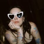 Patrícia dos Reis Instagram - olhou e não deixou um emoji nos comentários vai tropeçar na rua e perder a unha do dedão 😁