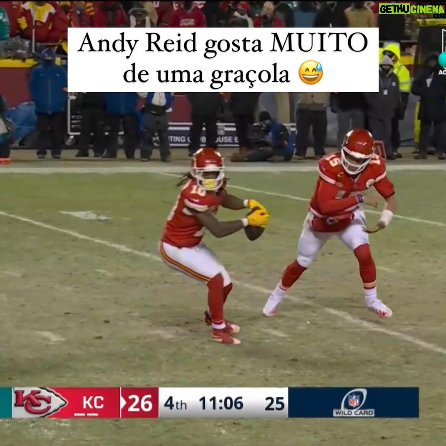 Patrícia dos Reis - 5K Likes - Running back e quarterback trocando suas funções? 🧐 Nada como uma boa graçola nos Playoffs! 🙌
📺: @nflredetv