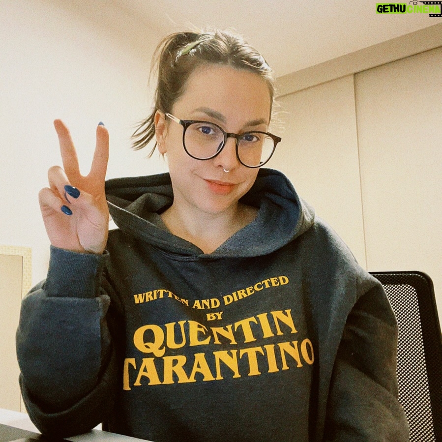Patrícia dos Reis - 2.6K Likes - Quentin Tarantino 🤪
Sabadão bombando com festinhas de carnaval já e eu aqui estudando pro jogo de manhã 🙌😁
Espero vocês ás 20h30 pra comentar Lions x 49ers na #nflnaredetv 🏈💙