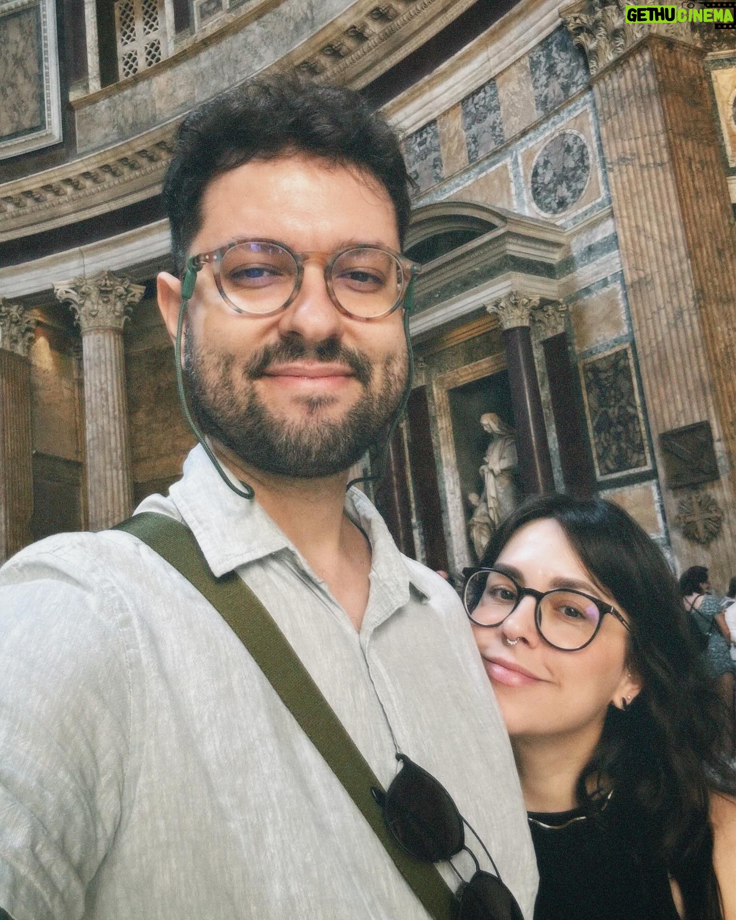 Patrícia dos Reis - 2.1K Likes - Attenzione pickpocket!!! 👜