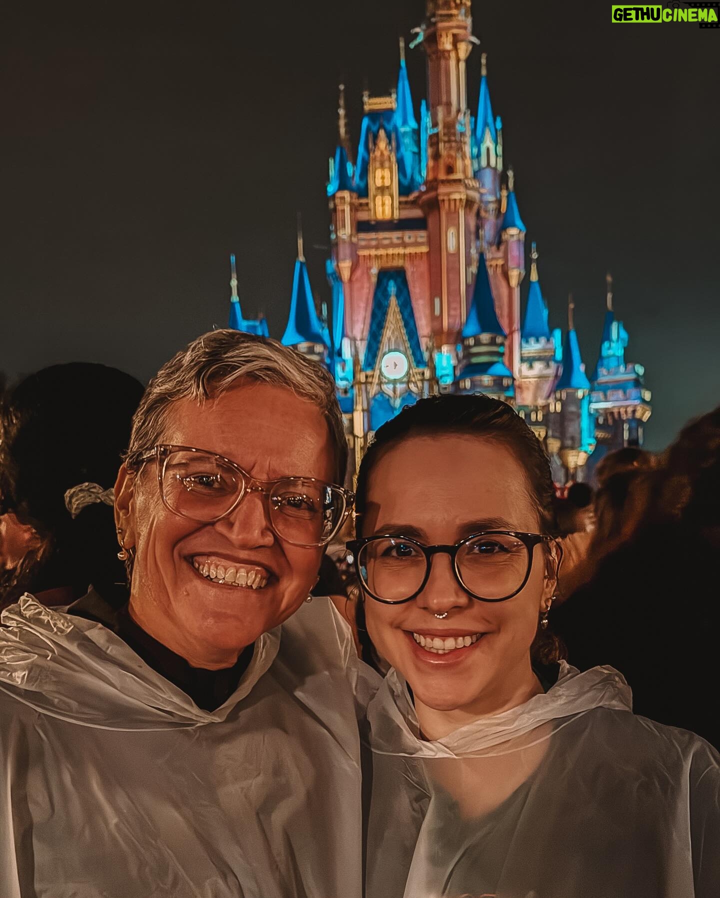 Patrícia dos Reis - 7.3K Likes - Mãe, a uns bons 20 anos a gente sonhava com esse momento e hoje ele finalmente virou realidade 🥹❤️
Te amo mto @mcristinaday ❤️