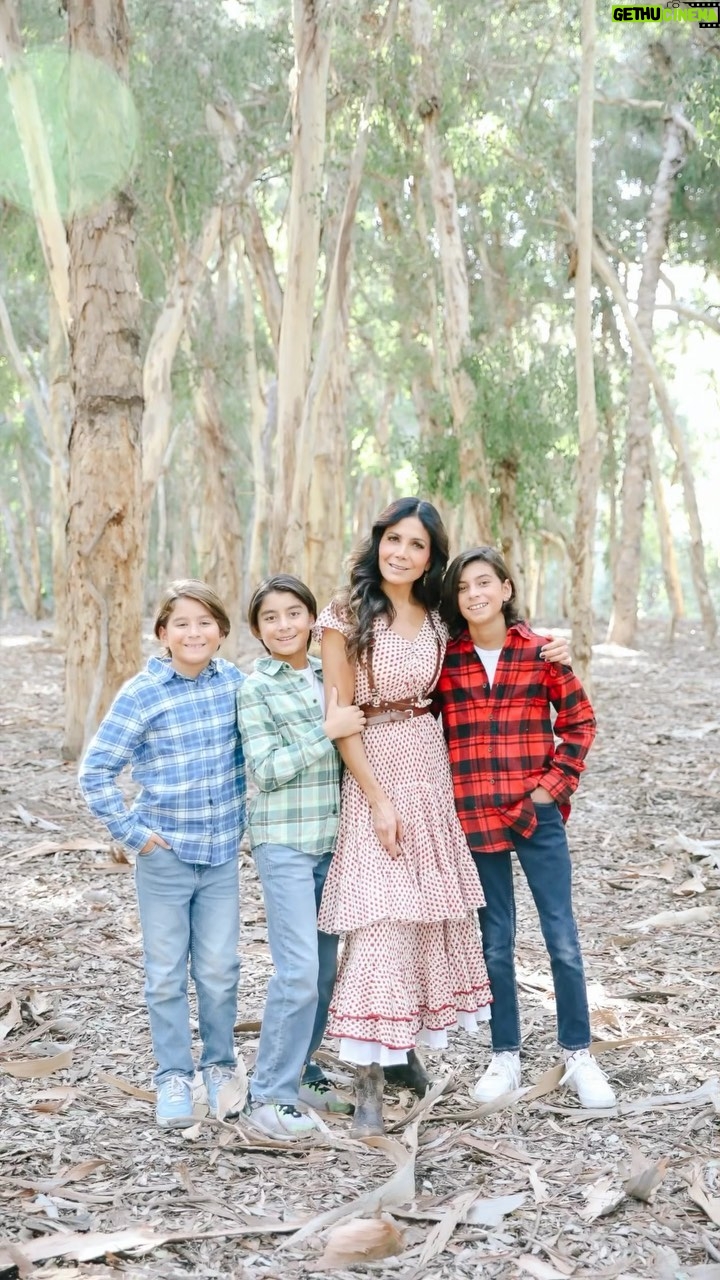Patricia Manterola Instagram - En este mes especial de las madres, descubre la vida inspiradora de Patricia Manterola. Desde sus días en Garibaldi hasta convertirse en un ícono de la música y la actuación, Patricia no solo ha triunfado en el escenario, sino también en su papel más tierno y poderoso: ser madre de 3 preciosos hijos. Patricia nos comparte cómo la maternidad ha expandido su corazón con un amor incondicional y cómo sigue evolucionando en su carrera con nuevos y emocionantes proyectos. No te pierdas nuestra entrevista exclusiva para conocer más sobre esta increíble mujer y su impactante trayectoria en srevista.com o en el link de nuestra BIO. #YoSoyS #patriciamanterola #diadelamadre #pattymanterola