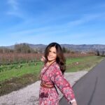 Patricia Manterola Instagram – Gracias a todos por los mensajitos preguntando cómo sigo de la espalda ☺️🙏🏼Pues les cuento que me estoy recuperando rápidamente!!! 🥰 Mi cuerpo, al cual siempre he cuidado y apapachado mucho con buenos hábitos, como el yoga, comida saludable, meditación etc. ha reaccionado súper bien a los cuidados que le estoy dando para que en un abrir y cerrar de ojos pueda estar de nuevo corriendo, bailando, jugando con los niños y haciendo ejercicio como siempre!!! #healing  #lovemyself #yoga #meditation #apapachos #healtyfood #healthylifestyle