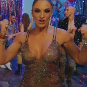 Patricia Manterola Instagram - Ya está disponible en todas las plataformas de música y video #BlaBlaBla con @patriciamanterola @loveuakira se las encargo mucho mis amores ❤️ Comenten que les pareció el video. 🙏  y compártanlo en sus redes sociales.