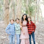 Patricia Manterola Instagram - Ellos: mi ancla, mi motor y mis alas para volar!!! 3 de mis 4 amores!!! ♥️♥️♥️ PD. Si viven en el sur de California y quieren hacer fotos de familia, les recomiendo muchísimo a la fotógrafa @miminguyenphoto 🙌 que hace estas fotos TAN divinas!!! 🥰😍🙏🏼