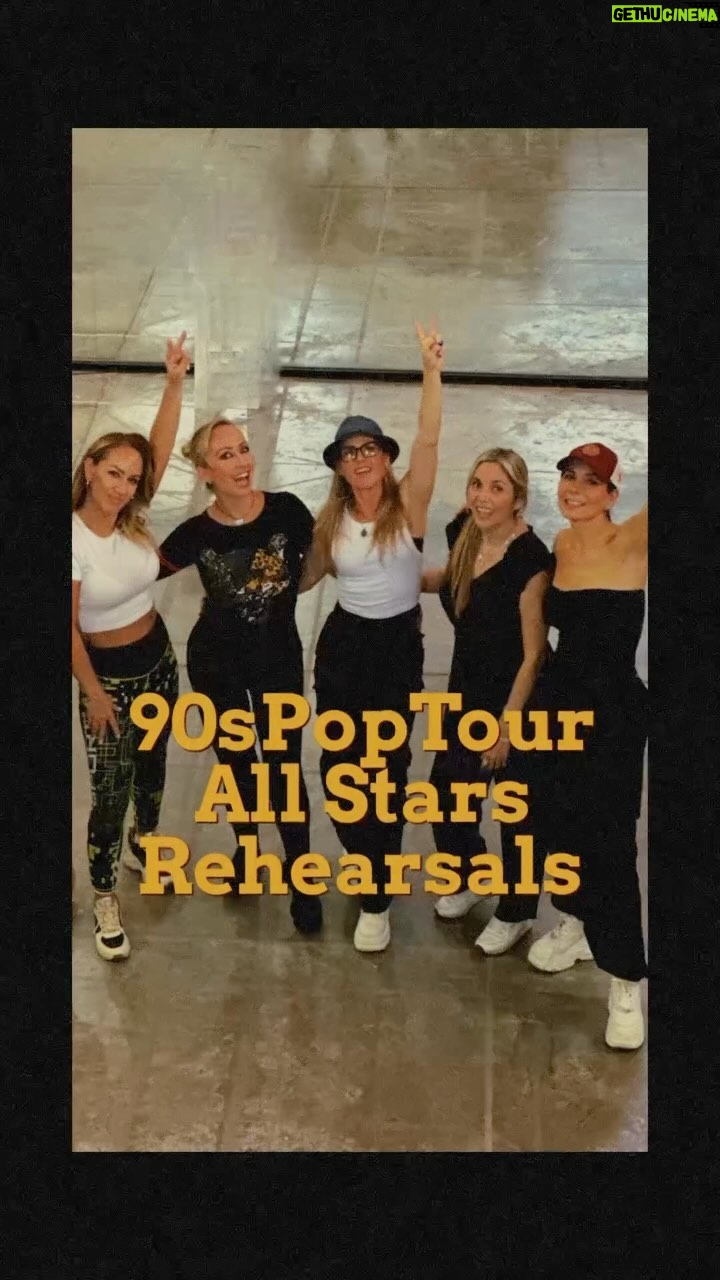 Patricia Manterola Instagram - El RITMO NO PARA EN @90spoptour HOY ARRANCA “ALL STARS” en Monterrey!!! 🙌 Ahí nos vemos!!! Les comparto un poquito de cómo nos divertimos, aqui jugando con el dron al terminar un ensayo 😜 @katiallanos4 @mayakarunna @mariakarunna @cynthianilson @alejandrosirvent @melissalz83 @danmerlo