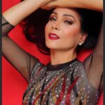 Patricia Manterola Instagram - Festejando con la revista @buenvivirmagazine el éxito de BlaBlaBla!!! GRACIAS @doctorcampos por esta portada!!! 🙏🏼❤️ En la entrevista les platico que fue lo que me inspiró a escribir esta canción 😊 #BlaBlaBla Corran a descargarla!!! El link está en mis historias 👆o vayan a: www.buenvivirmagazine.com Gracias a mi equipo de @palomeragroup en especial a mi súper manager @alepalomera1 por todo su cariño y apoyo!!! Te quiero mucho ❤️❤️❤️❤️ Y a los encargados de estas fotos hermosas 🙏🏼😍🥰💕: Photo: @dahlhausphoto Stylist: @alvmontm Makeup: @franalcan Hair: @diegoltorre Body: @angelfarfalla #buenvivirmagaxine #1 #cover #magazine #portada #revista