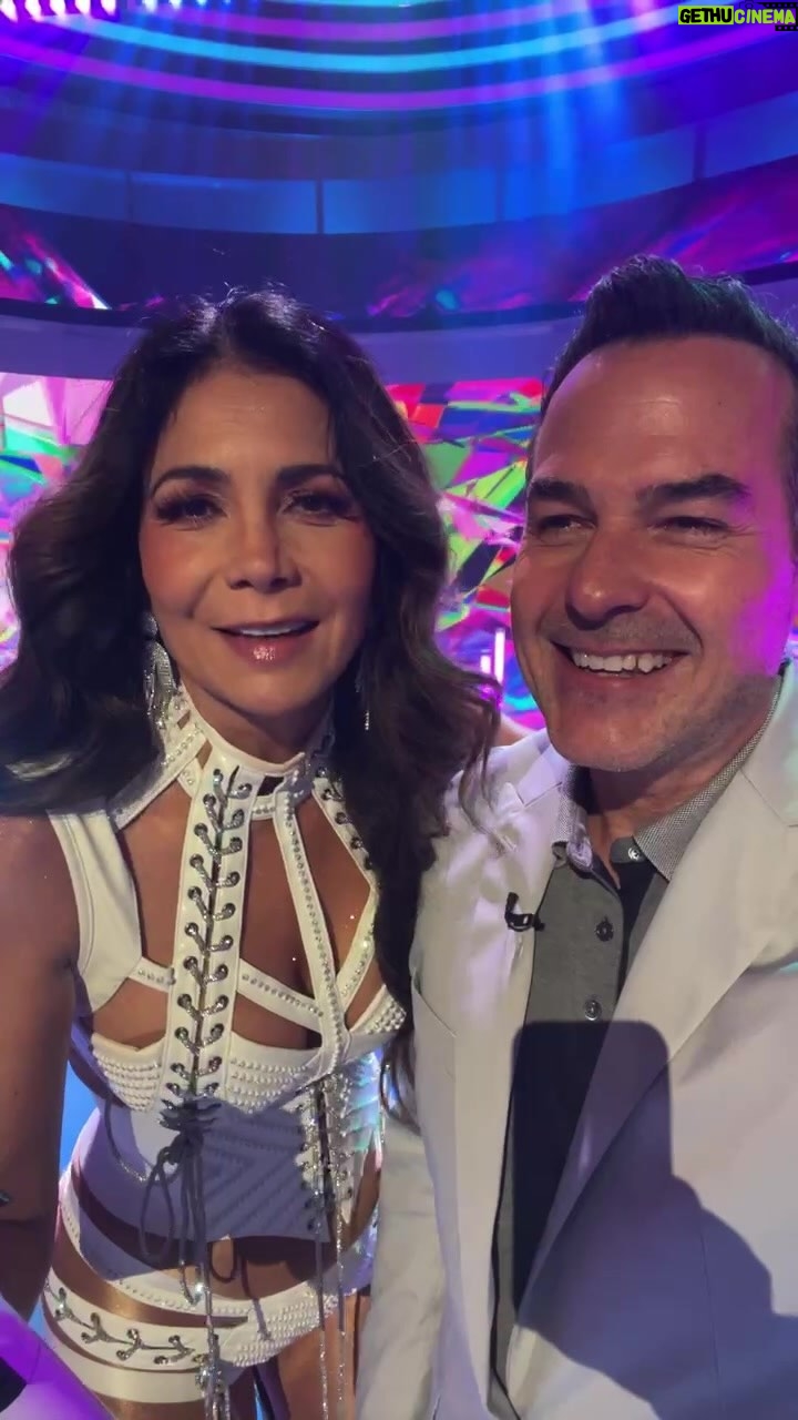 Patricia Manterola Instagram - @patriciamanterola en @hoydia Boom!