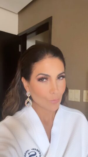 Patricia Manterola Instagram - Maquillaje ✅ Pelo ✅ Actitud ✅ #blablabla