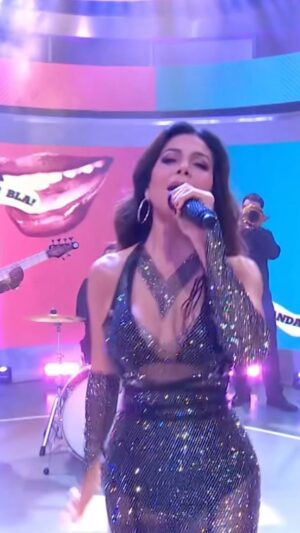 Patricia Manterola Instagram - Abran las puertas que voy a pasar!!! Así voy paso a paso, firme, seguro…y como dice BLABLABLA pese a quien le pese!!