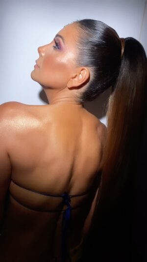 Patricia Manterola Instagram - 🎵 “Tu y Yo” - album “Quiero Más” 1998 Esta canción la grabé pensando en alguien muy especial…uf de esos amores 🔥… ¿Tu a quién le dedicarías una canción como esta? 
Maquillaje: @chentechapitas 
Pelazo & video: @jorgebeltranhair