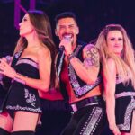 Patricia Manterola Instagram - ¿Cómo superar la FIESTA que se armó con la llegada de @gb5official a nuestra Xmas Party? 😮‍💨🤩👏🏼 Cuando se trata de hacer bailar a miles de NOVENTEROS, ellos no pueden faltar. 🕺🎉 Y también formarán parte de la fiesta navideña mas noventera🎄en PUEBLA este 16 de Diciembre en el @auditoriognpseguros🙌🏼✨ ¡No te quedes fuera! 🎟️Boletos disponibles en @eticketmx y linktr.ee/90spoptour
