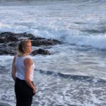 Patricia Montero Instagram – | PUBLI | 🙏🏻 🧘🏼‍♀️ Me doy cuenta de que la realidad de hoy, nuestras vidas y el futuro son muy diferentes de lo que imaginábamos. Esto me hace pensar mucho sobre la necesidad de cambiar cómo vivimos, cuidamos de nuestra salud, mantenemos nuestras relaciones, trabajamos y hasta cómo gastamos nuestro dinero … 
 
🌍 Creo firmemente que podemos vivir de otra manera, tomando decisiones que realmente beneficien tanto a las personas como al planeta. Y sí, yo estoy intentando vivir así y sé que muchos de vosotros también.
 
🙏🏻 Aunque no siempre es fácil encontrar empresas o servicios que entiendan esta filosofía de vida, he descubierto algo increíble.
 
 ⚠️ ¿Qué pensaríais si os digo que hay un banco que te paga por moverte, por cada paso que das? Sí, como lo oís.
 
🌊♻️ Y no sólo eso, sino que cada vez que usas su tarjeta, ayudan a limpiar los mares del plástico. Increíble, ¿verdad?
 
❤️ Me he enamorado de @somosb100 y me he unido a este proyecto porque siento que realmente entienden y comparten mis valores. Es reconfortante ver que hay empresas comprometidas con hacer del mundo un lugar mejor para todos.
 
🙏🏻 Gracias, @somosb100 , por demostrar que sí se puede vivir de forma diferente y contribuir a un futuro mejor 🍃 🌍 

#TheHealthyBanking #B100 *Publi  #PlasticFreeOceans 🌍