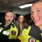 Patricia Montero Instagram – ✌🏻 Se puede decir que el traje de poli me gusta (no es la 1°vez que me lo pongo en ficción)  y Rocío me divierte mucho, pero compartir grabación con esta pandilla supera con creces el uniforme 👮‍♀️ 

Lo que me he podido yo reír en el coche patrullando con este señor @feleman 

Gracias compis por las risas y los ratos!  @raquelguerrero1 @paulagallegoficial #MachosAlfa2

¿Os está gustando la 2° temporada de #MachosAlfa ?

@contubernio_producciones @netflixes