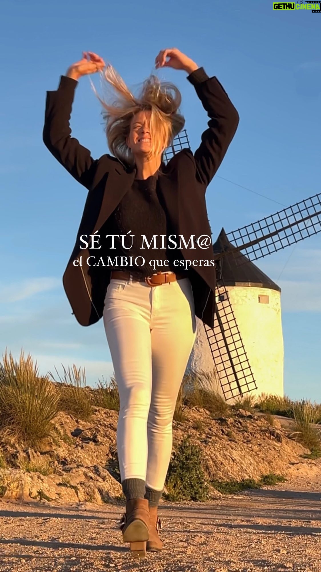 Patricia Montero Instagram - 👉🏻 Convierte a tu mente en tu mejor amig@ 🫶🏼 Quédate contigo 🔥 Sé tú mismo el cambio que esperas 🤍 Conviértete en tu mejor proyecto, TODO empieza en TI 🌸 🔑 Porque sólo ese TÚ que lo mismo aún ni conoces, tiene la llave de hacerte vivir como sueñas. Nuestra mentalidad y actitud lo es TODO y es capaz de TRANSFORMARNOS. ¿Qué tal una semana siendo tu mejor amig@, eliminando de tu vida el juicio y cambiándolo por aceptación, amor y respeto hacia ti mism@? 🧘🏼♀️ Os espero el miércoles a las 19:00h en directo en una clase de yoga para traer presencia y calma, os encantará y creo, ayudará 🤍 #DesarrolloPersonal #SelfLove #crecimientopersonal #AmorPropio