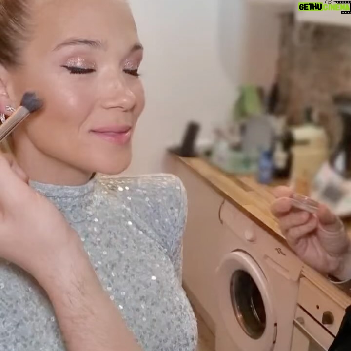 Patricia Montero Instagram - ➡️ Mix #ChefOfTheYear2024 @tapasmagazine @forbes_es 👉🏻 El último video es Patry en estado puro 😂, y aunque anula por completo todo el glamour, creo que aporta la verdad a la que últimamente somos tan fieles 🩵🫶🏼 1. Photocall evento 2. Un 👗 @elisabettafranchi muy 🔝 @replicacomunicacion 3. Mi casi marido @alexadrover y su naturalidad 4. Con @dinhvanparis me siento bella 5. Mesa molona con talento a raudales 🍽️ 6. You&Me 😍 7. Que me pilla el lobo 😂 8. Aunque no te mire, TE VEO 9. MAGIA by @beautybykikecrespo para @saigucosmetics 10. Duelo entre la lavadora y el tendedero 🤦🏼♀️🙃