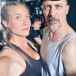 Patricia Montero Instagram - ¿Quién es más chungo de los 2? 💥 @feleman 👮🏻‍♂️👮🏼 👮🏻‍♂️ PoliMacho Man 🙅🏼‍♀️ Crossfitera ✌🏻 Qué risas compañero! @netflixes @contubernio_producciones 📸 2,5, 7 @manuelfiestas #MachosAlfa #MachosAlfa2