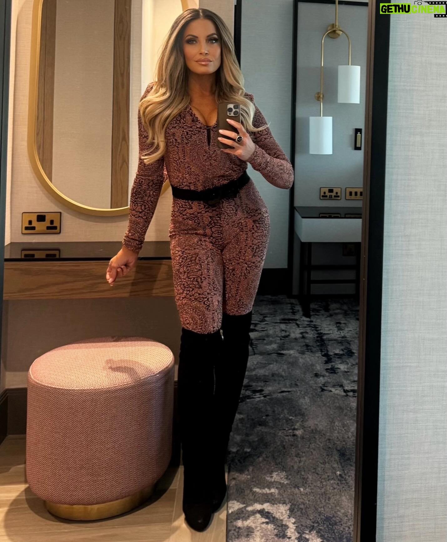 Patricia Stratigeas Instagram - Fit appreciation post! Still loving this look my stylist @aliciasmcn put me in for my stage show in the UK last week. You sure do know your stuff, kid. Fit by @cityluxboutique Heading to Richmond this weekend for @galaxyconrichmond, what should I wear @aliciasmcn?? Deets tickets in my stories! Who’s coming? @primetimeappearances