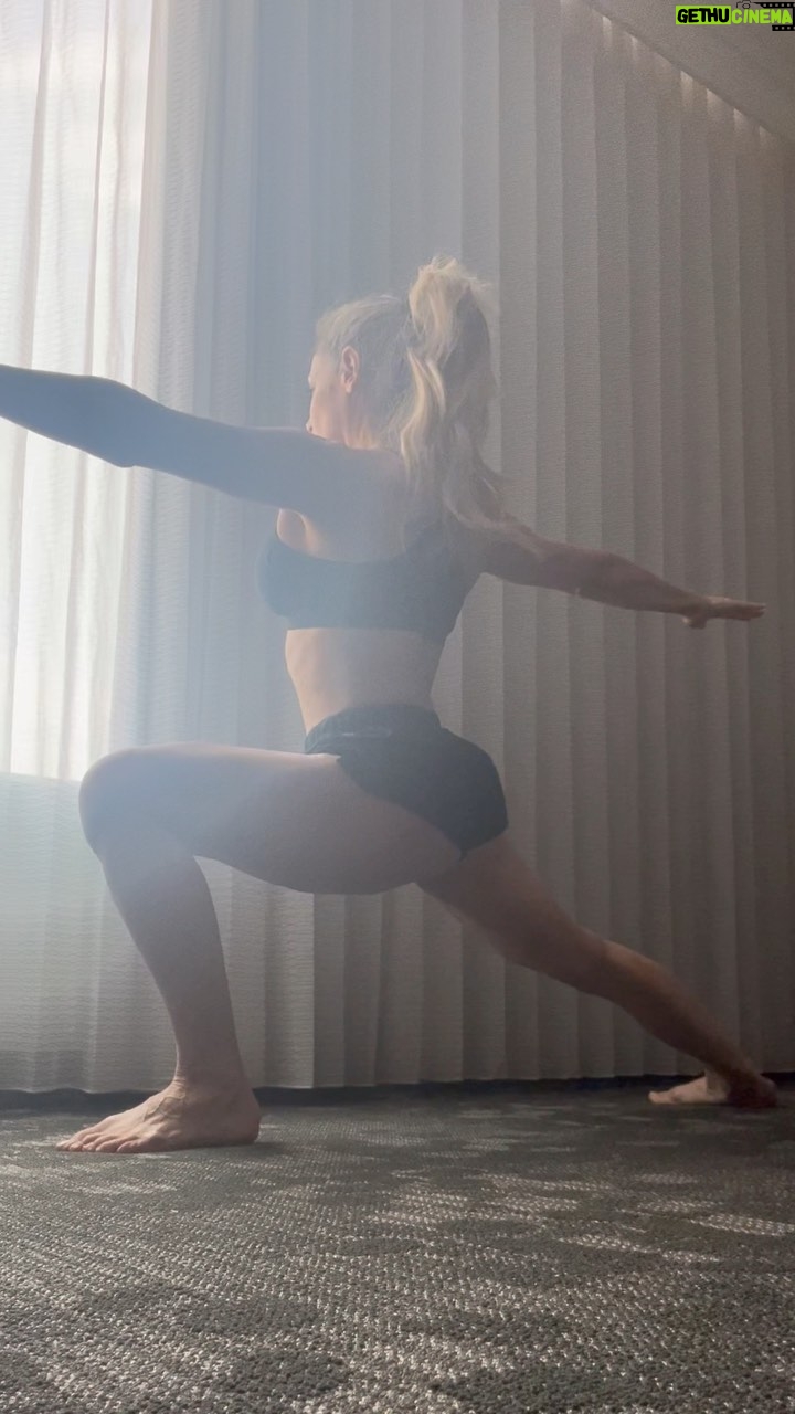 Patricia Stratigeas Instagram - Turning in and tuning out 🖤