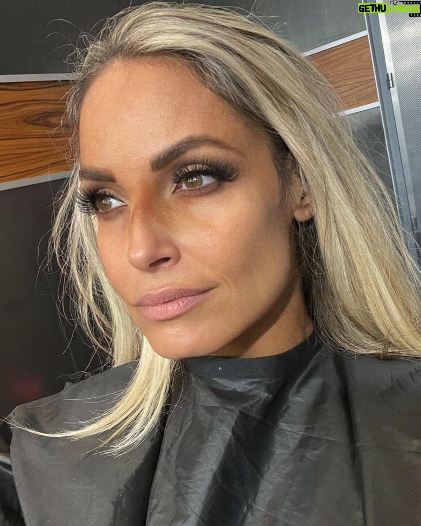 Patricia Stratigeas Instagram - This glam tho! Thank you to my Montréal girls for this sesh to get me ready for @mtlcomiccon! @hairbyvanessawehbe with the perfect set - still rocking this wave by the way! Obsessed. And @makeupby.sonia with that glow and perfect lash! And props to Sonia as she had to work extra hard thanks to @beckylynchwwe’s hot headed antics. She had to erase my busted face - similar to how @zoeystarkwwe and I are erasing Becky’s legacy.