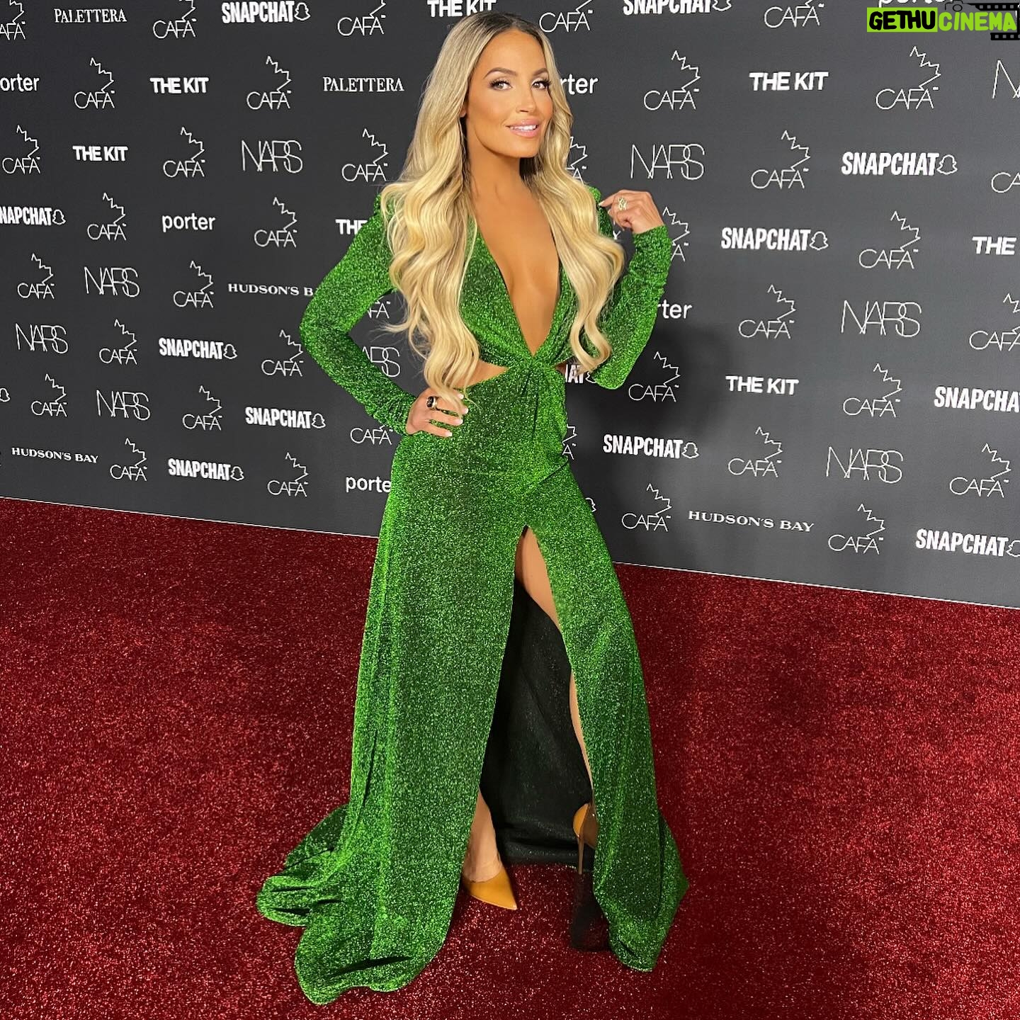 Patricia Stratigeas Instagram - The privilege of having the ability to be philanthropic is never lost on me, so it meant a great deal to be able to present the Fashion Impact Award at @cafawards this year. Congrats to @manitobah, a brand that positively impacts indigenous communities. Click #linkinbio for more photos from this amazing evening! Dress @narcesofficial Styled by @aliciasmcn Glam @muavee Glow @tanontherun Hair @manoloxhair