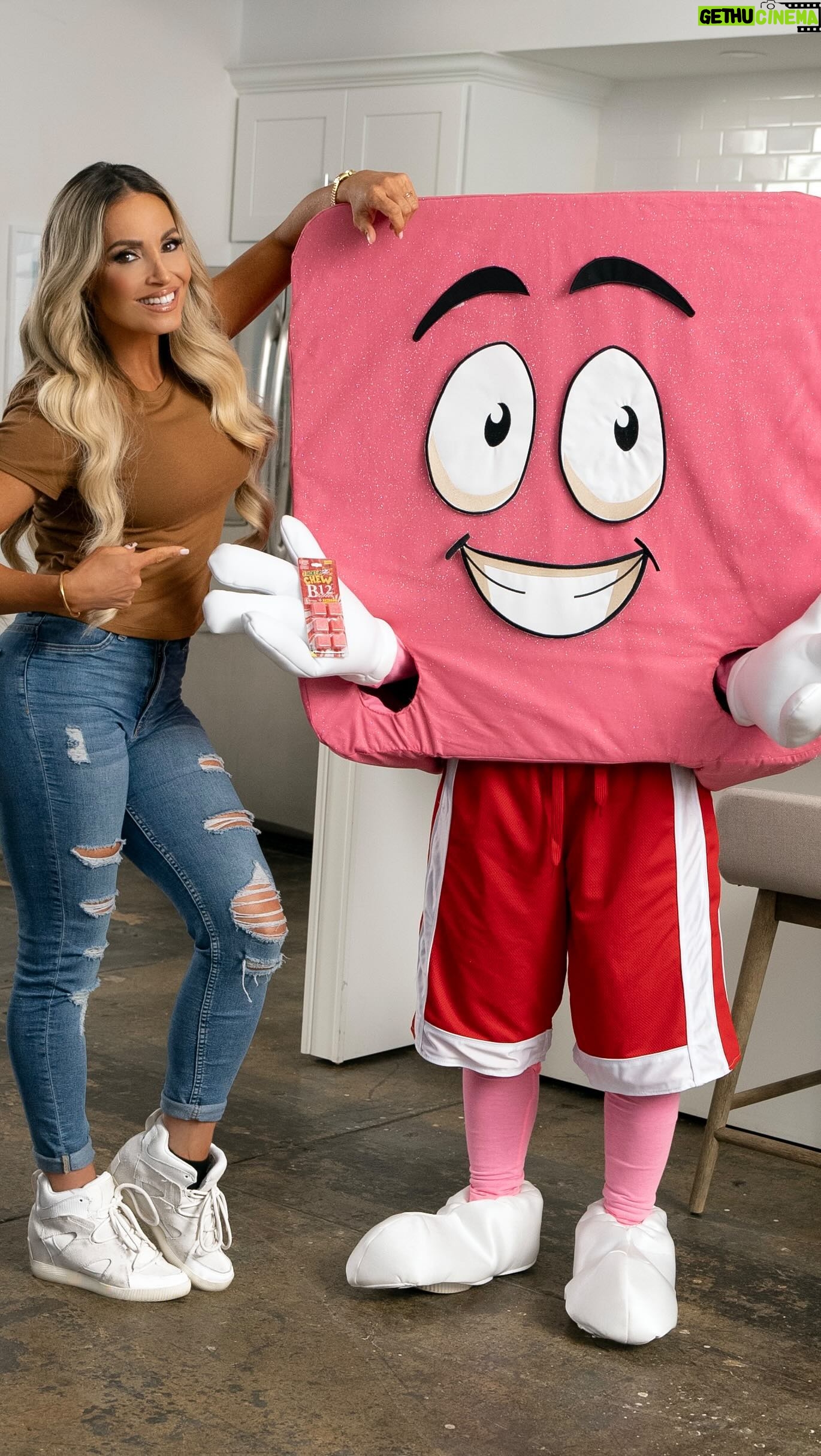 Patricia Stratigeas Instagram - Juggling mom life and my work can be a balancing act, and the days can feel LOOONG 🥴🥴 BUT - thankfully @Stacker2energy gummies come to the rescue! 💪 They are great on-the-go and if you’re in need of a little boost, Stacker2 has your back!💥 Want some? Click the #linkinbio or pop into @dollargeneral #BiteBackwiththeStack
