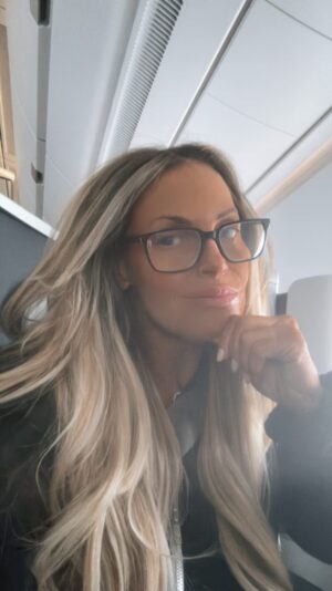 Patricia Stratigeas Instagram - Booked a quickie 5 day trip to Greece! Yup only 5 days 🤯 Grabbed my mom and my sister and we jetted off to Greece for Easter weekend! Jet lag anyone? Not if I can help it! Which I can … here’s some of the things I did to make sure I arrived in Greece ‘un-jet-lagged’ for this 10  hour long journey. If you are doing lengthy flying / dealing with time zone changes these things may help!

🔹Immunity boost with a ginger shot @boosterjuice 🫚
🔹Hydration!  @smartwatercanada 💧
🔹Electrolytes for dehydration @purevitalabs (  B vitamins & Aminos)
🔹Get on your destination’s time zone 🕐
🔹 Vitamins (just for this trip I brought @organikahealth vit D, vit C, probiotic by @genuinehealth, multivitamin)
🔹 Movement to help with circulation
🔹 Sleep when you can if you can! 💤