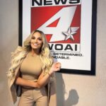 Patricia Stratigeas Instagram - That’s a wrap on my media day for the #BadGirlTour which kicks off tomorrow at @bigtexcon! Can’t wait to meet you guys tomorrow & Sunday! Check out my stories for my schedule tickets! And huge thanks to my team for running around with me on this crazy day! 💄 @smithzachry @petite_pikahh @primetimeappearances Fit by @aliciasmcn