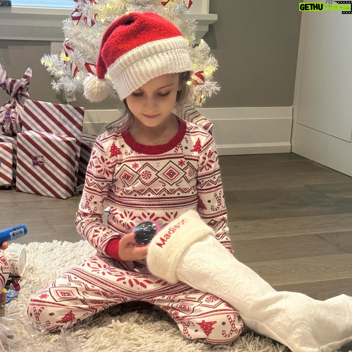 Patricia Stratigeas Instagram - 2023 Christmas dump ♥️🎄🎁