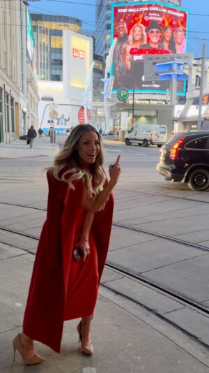 Patricia Stratigeas Instagram - Def an OMG moment!! 🤩 Plenty of OMG moments TONIGHT as the @cangottalent auditions continue at 8/7c on @city_tv or stream it on Citytv  

ICYMI: click #linkinbio to catchup on last week’s episode   plus my #GoldenBuzzer!

#cgt #TheMillionDollarSeason @rogers