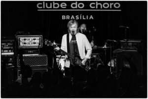 Paul McCartney Instagram - Paul performing his most intimate Brazilian show ever to just hundreds of fans at Brasilia’s Clube do Choro 🇧🇷 #PaulMcCartneyGotBack