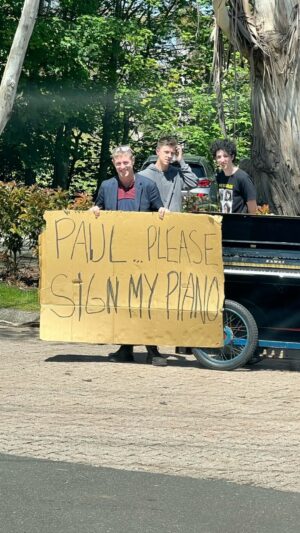 Paul McCartney Instagram - Who knew Pete would hit the right keys with Paul? 🎹
Taking a moment out of his #PaulMcCartneyGotBack tour Paul signs a dedicated fan's piano in Adelaide 🇦🇺
