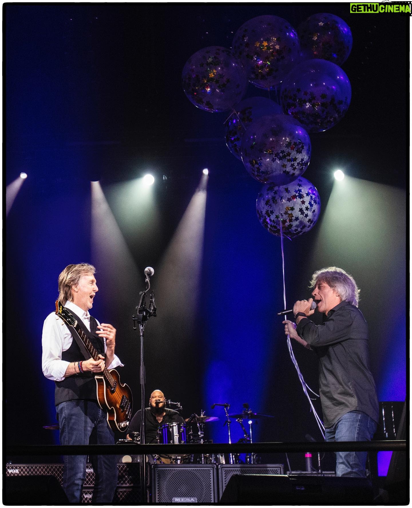 Paul McCartney Instagram - Bon Jovi sings Happy Birthday to Paul McCartney with 50,000 New Jersey fans #PaulMcCartneyGotBack #bonjovi