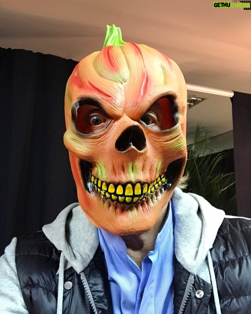 Paul McCartney Instagram - Happy Halloween! Make it a scary one - Paul 🎃