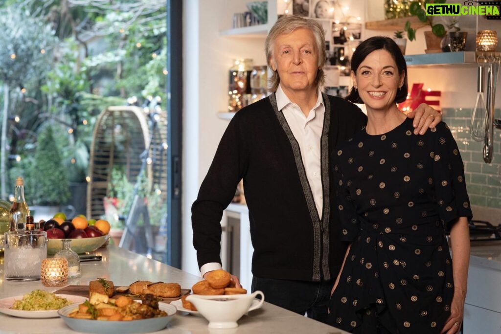Paul McCartney Instagram - Maccarita, anyone? 🍹 Paul joins @marymccartney in the kitchen for season two of #MaryMcCartneyServesItUp. Celebrate #MeatFreeMonday and watch now on @discoveryplus and @discoveryplusuk 📺