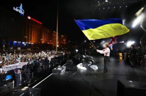 Paul McCartney Instagram - Remembering playing for our friends in Ukraine in Independence Square in 2008 and thinking of them in these difficult times. We send our love and support. 🇺🇦 #StandwithUkraine