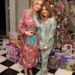 Paula Abdul Instagram - It’s a PJ party at @kathyhilton’s 🧸💤 Shoutout to all the amazing brands that were a part of this evening 💕 Pajamas by @printfresh & slippers by @minnetonka @thesiskiss @voluspa @lovesnapbracelets @baublebar @magicmind @lemieux @delola @thecaviarco @jacksonmorgancream @locksandmane