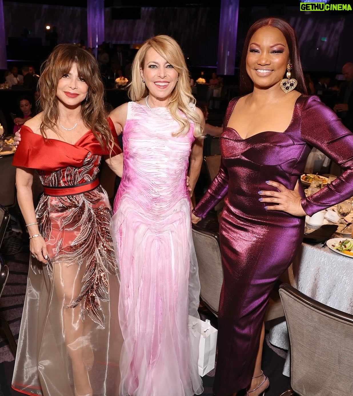 Paula Abdul Instagram - MC’ed last year’s Homeless Not Toothless Gala, joined by these gorgeous ladies 💎 @hntorg provides free dental care to those in need in the greater LA area! 🦷 Watch on tonight’s episode of #RHOBH at 8/7pm central! Makeup: @callitodeh Hair: @glitzingup Dress: @hermz__la