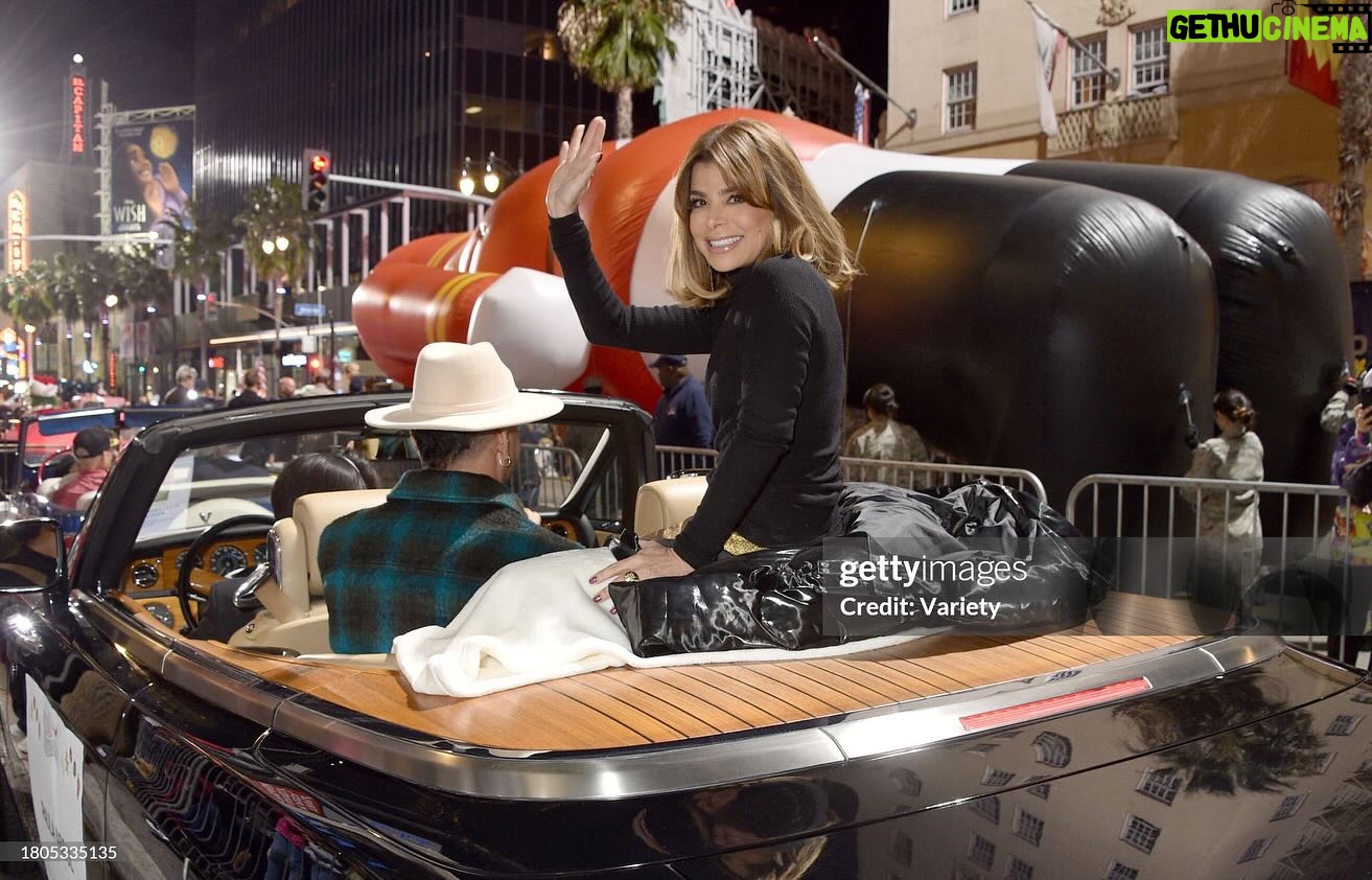 Paula Abdul Instagram - It was such an honor to be recognized as the 2023 Humanitarian of the Year at the #HollywoodChristmasParade!ππΌπβ¨The iconic parade will air in primetime on @thecw on December 15th!